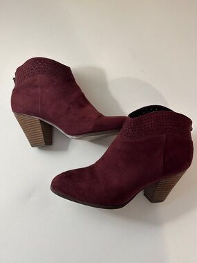 VIOLET & RED - WOMENS - HEELED MAROON VIOLET HEELED BOOTIES